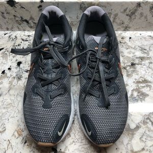 Mens Nike shoes size 7.5.